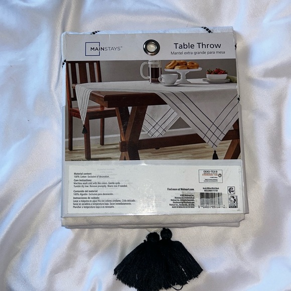 Mainstays White /Black Stripe Boarder & Tassel Table Throw 50x 50 - Picture 11 of 13